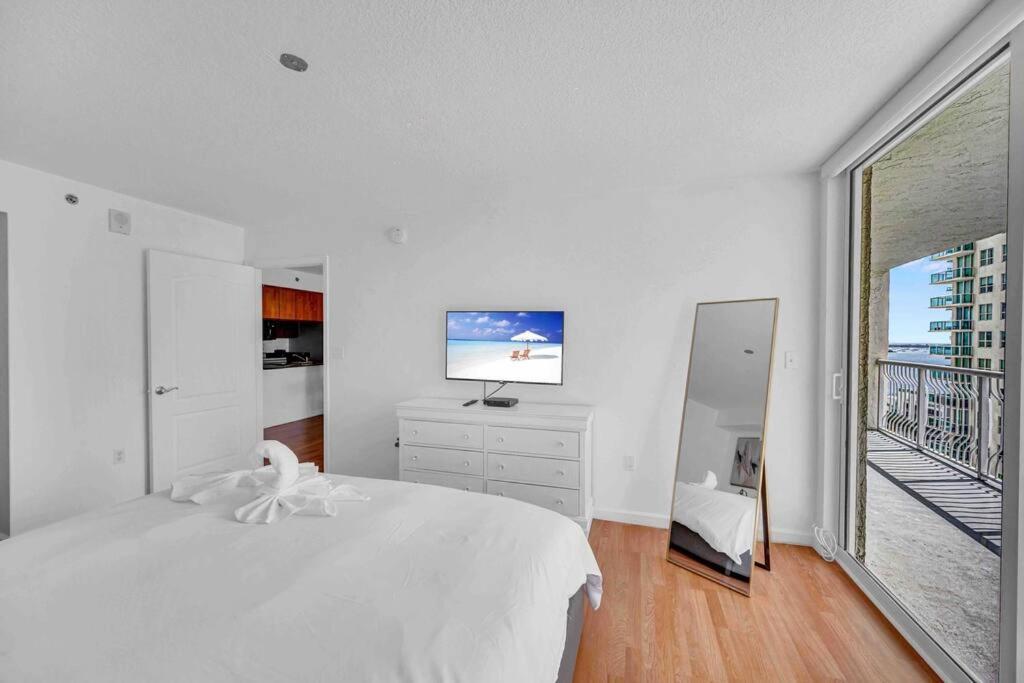Lux 1 Bdr 1 Bth • Brickell • Pool & Ocean Views Apartamento